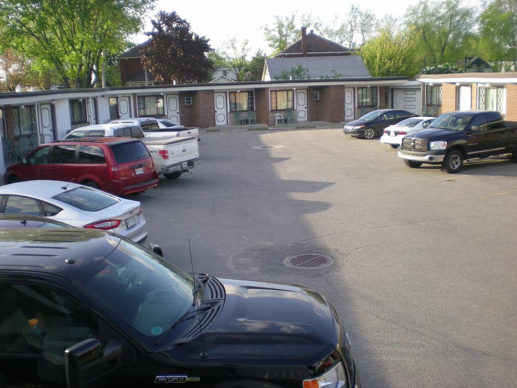 Motel Seigneurie De Vaudreuil Exterior photo